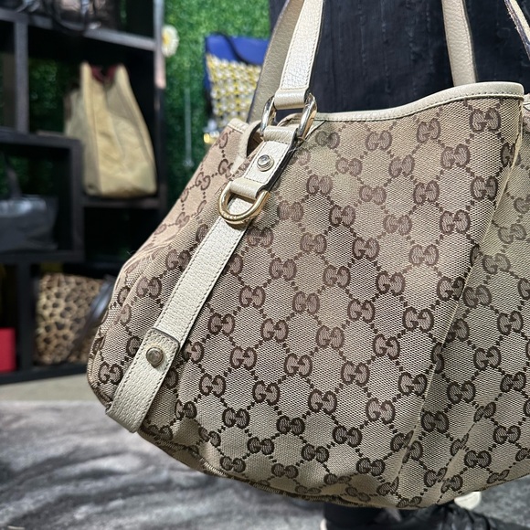 Gucci Abbey Guccissima Monogram Medium Shoulder Bag in Tan Cream - Picture 9 of 17